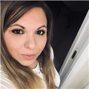 Docente di italiano impartisce lezioni a persone straniere